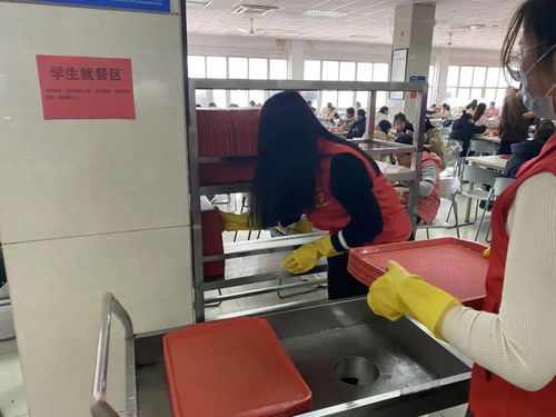 經管學院餐廳志愿服務 以勞動實踐深化教育服務