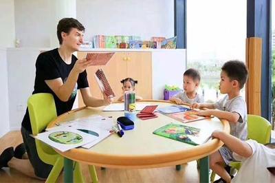 藍絨教育 以卓越產品與真誠服務，贏得教育消費者的信賴與選擇